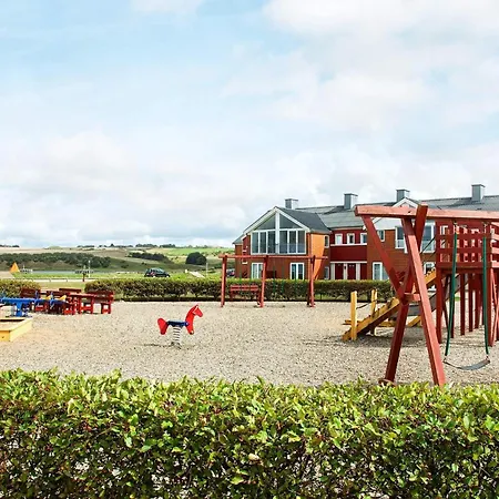 5 Person On A In Lejlighed *